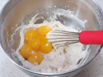 Make Chocolate cream birthday cake step 5