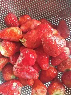 Make Strawberry shakes step 1