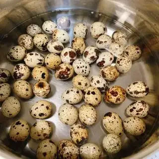 Make Quail egg red pork step 0