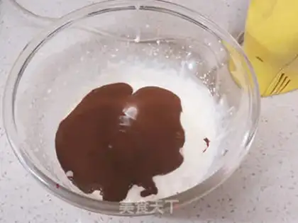 Make Chocolate cream birthday cake step 18