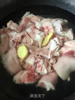 Make Red burning pig hoof step 0