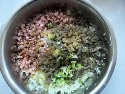 Make Puffy ham buns step 1