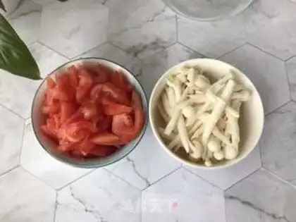 Make Tomato mushroom noodles step 1