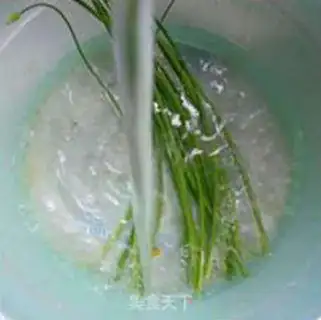 Make Spinach strawberry rolls step 13