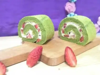 Make Spinach strawberry rolls step 19