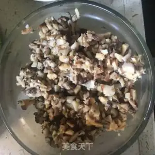 Make oatmeal mushroom pork dumplings step 1
