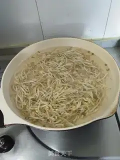 Make Tofu dry and green bean sprouts step 0
