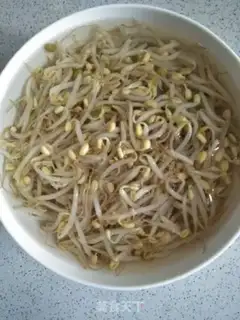 Make Tofu dry and green bean sprouts step 1