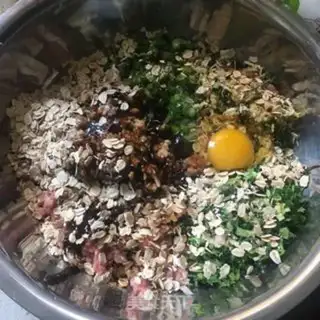 Make oatmeal mushroom pork dumplings step 5