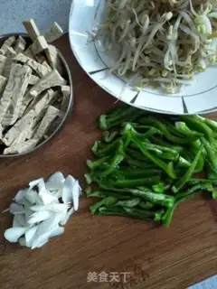 Make Tofu dry and green bean sprouts step 3