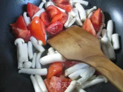 Make Seafood mushroom fried tomatoes step 2
