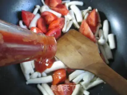 Make Seafood mushroom fried tomatoes step 3