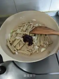 Make Tofu dry and green bean sprouts step 6