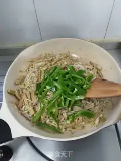 Make Tofu dry and green bean sprouts step 8