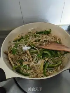 Make Tofu dry and green bean sprouts step 9