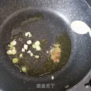Make Egg-pump soup step 1