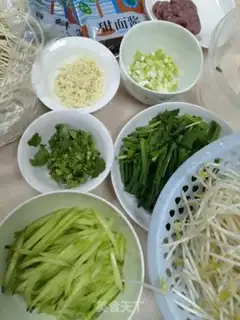 Make Chinese meat sauce noodles step 0