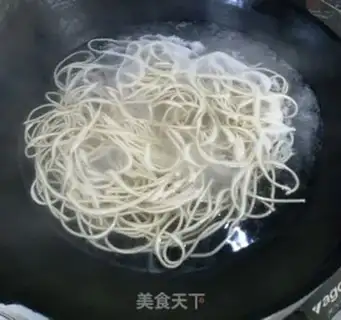 Make Chinese meat sauce noodles step 7