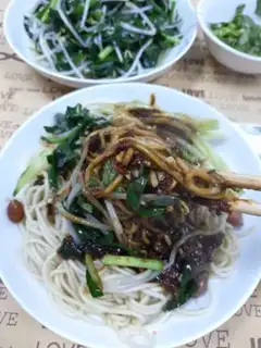 Make Chinese meat sauce noodles step 9