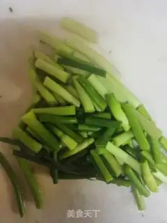 Make Garlic fried salbaby fins step 1