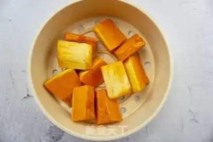 Make Pumpkin coconut bread step 0