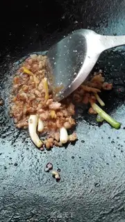 Make Crushed meat makes potatoes step 5