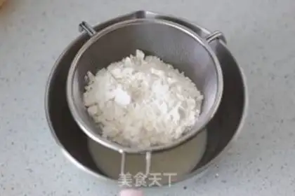 Make Red velvet thaw cake rolls step 2