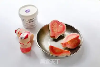 Make Pomegranate yogurt shake step 1