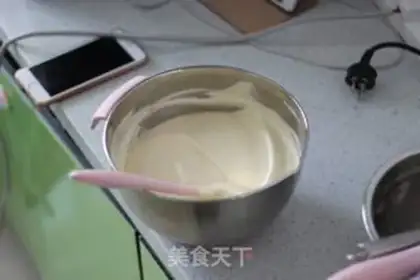 Make Red velvet thaw cake rolls step 12