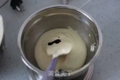 Make Red velvet thaw cake rolls step 13