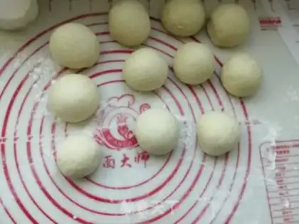 Make Red raisin roll step 6