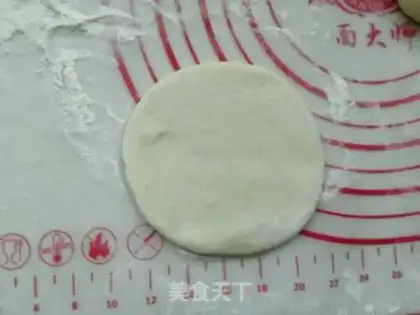 Make Red raisin roll step 7