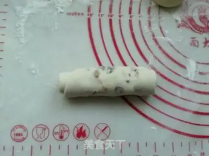 Make Red raisin roll step 11