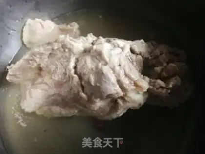 Make Onion fried lamb step 1