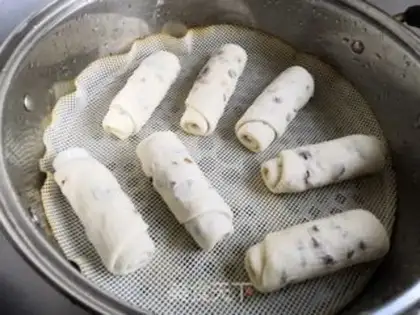 Make Red raisin roll step 12