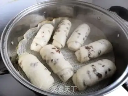 Make Red raisin roll step 13