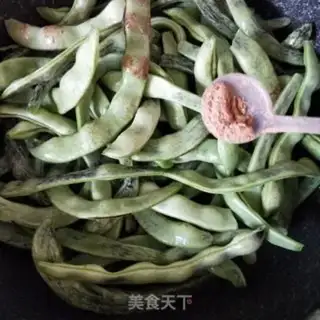 Make A green pumpkin with a bean horn step 6