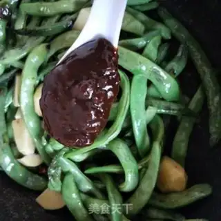 Make A green pumpkin with a bean horn step 8