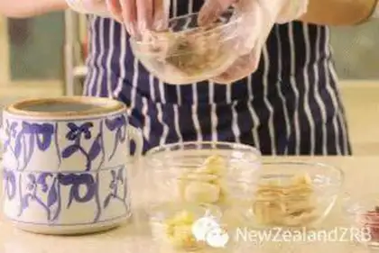 Make New Zealand gel soup for horseshoe ribs step 5