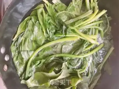 Make Spinach fried eggs step 0