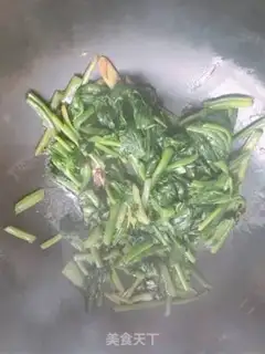 Make Spinach fried eggs step 3