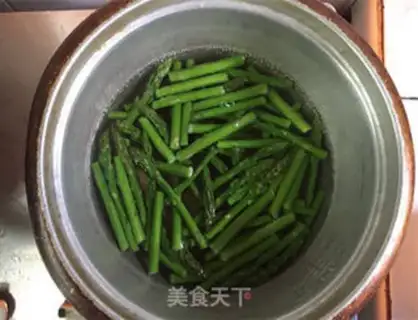 Make Garlic oil step 1