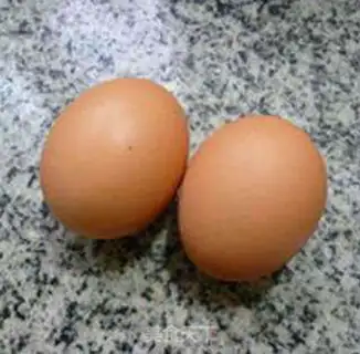 Make White rice fried eggs step 1