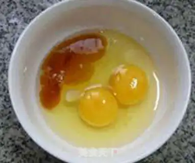 Make White rice fried eggs step 3