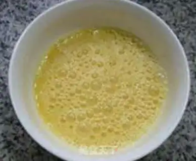 Make White rice fried eggs step 4