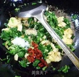 Make White rice fried eggs step 10