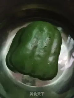 Make The lantern peppers are fried with meat step 0