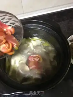 Make Cowbone and tomato soup step 1