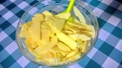 Make Apple Invisible Cake step 2