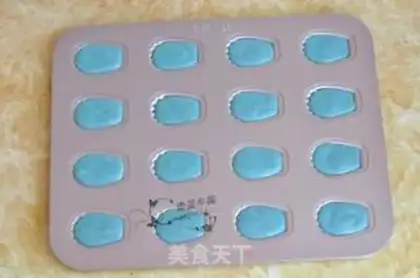 Make Blue Madeleine step 7